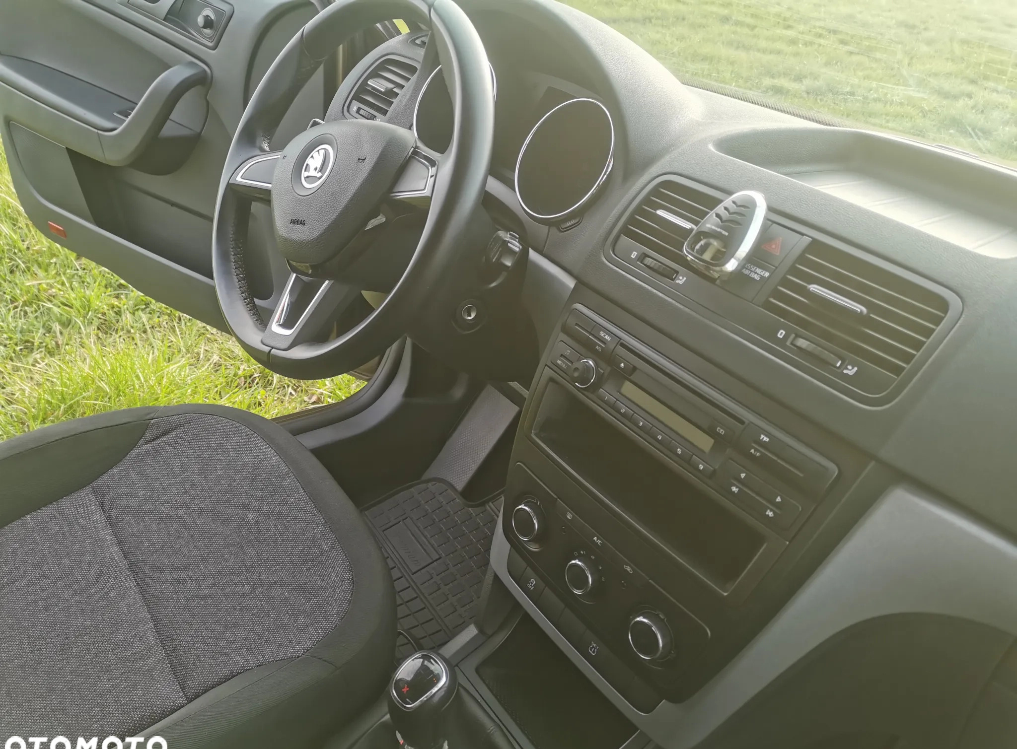 Skoda Yeti cena 33300 przebieg: 274000, rok produkcji 2014 z Serock małe 79